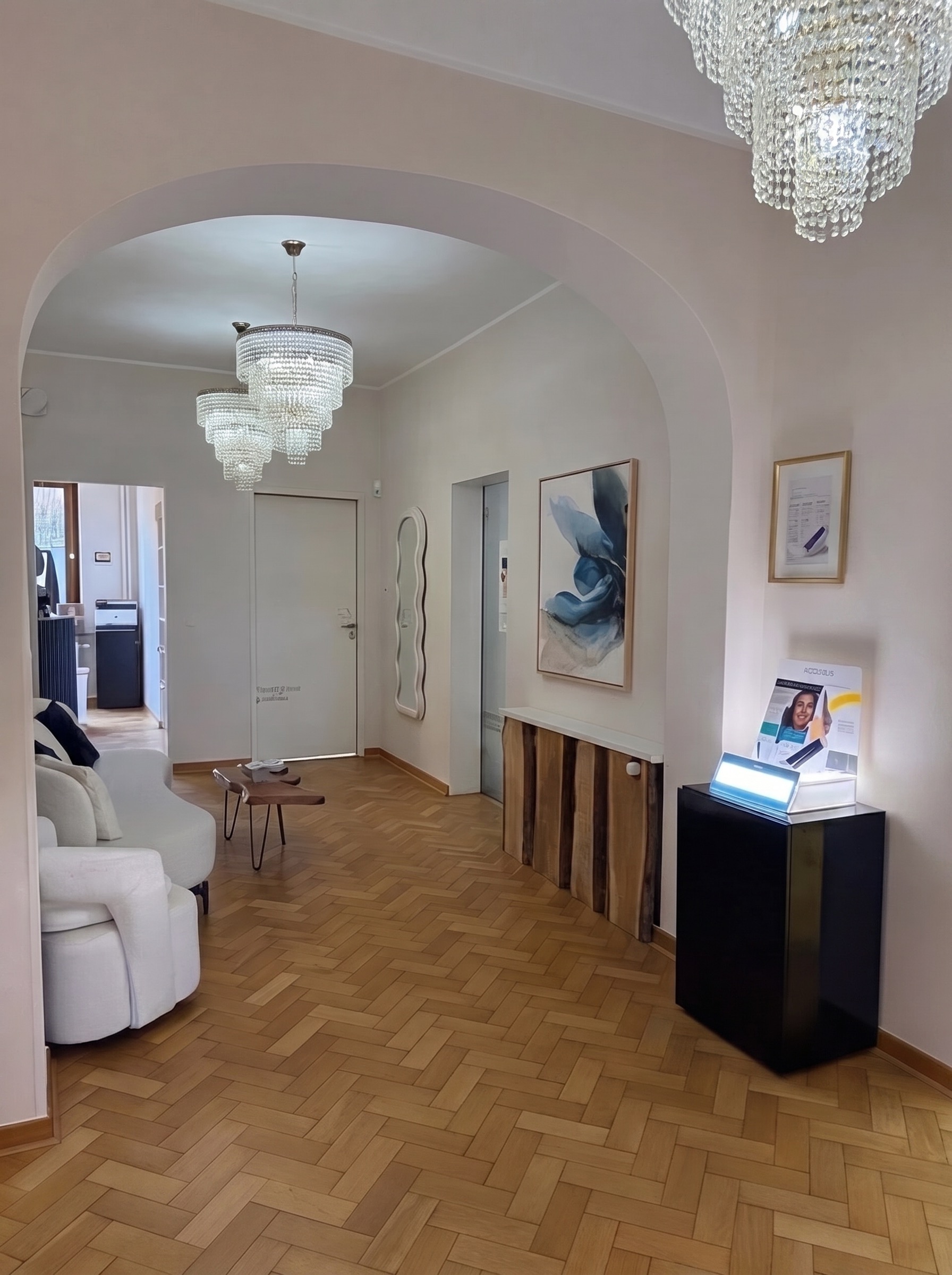 Lounge mit Kronleuchter im Geestglanz Studio in Geestland-Langen
